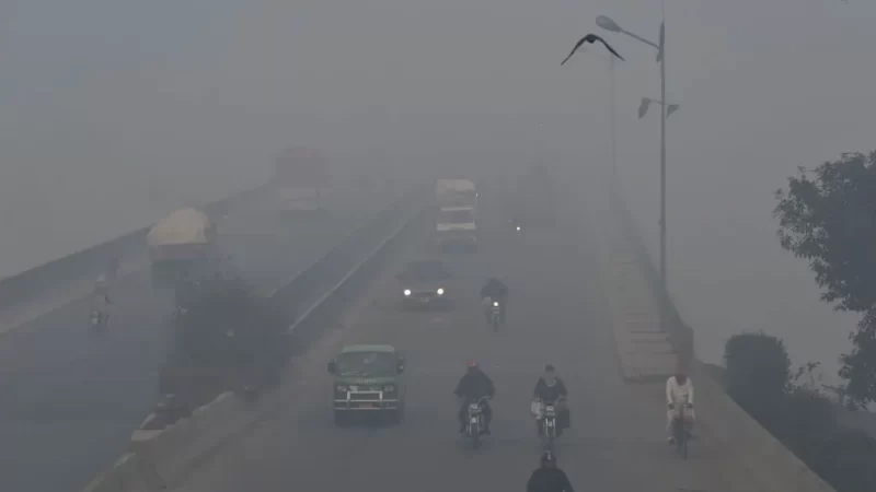 Smog condition in Pakistan and rising pollution due to human activities